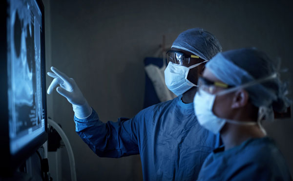肝脏外科应用腹腔镜开展高难度肝脏手术纪实